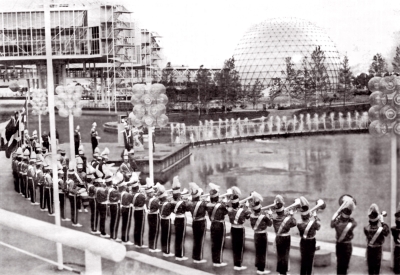 Massive crowds at the Thanksgiving Day closing ceremony! Toronto Optimists (Ontario Place, Toronto, 1972)
From Green Capsule Comments
Keywords: 1972