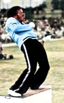 Joel Alleyne, Oakland Crusaders' Drum Major (1976)
Photo by Doug Smith
Keywords: 1976